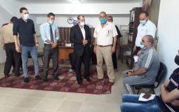 خلال تقديم دفعة من المنحة القطرية للزواج في غزة