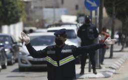 شرطي مرور في غزة يرتدي الكمامة - توضيحية