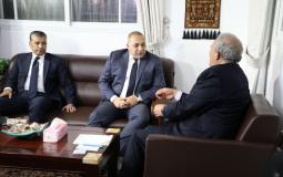 الوفد المصري يلتقي نائب رئيس الوزراء الفلسطيني زياد أبو عمرو