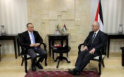 رامي الحمد الله رئيس الوزراء يتلقي مع نيكولاي ملادينوف