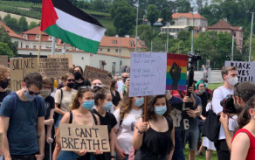 براغ: الجالية الفلسطينية تشارك في تظاهرة تنديد بعنصرية الشرطة الأميركية