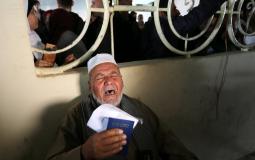 مسن من غزة ينتظر سفره عبر معبر رفح