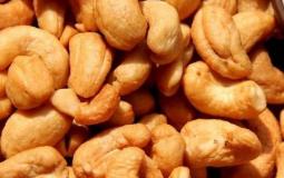 ضبط مكسرات فاسدة بمعبر كرم أبو سالم 