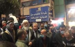 شاهد: العشرات يشاركون في وقفة رافضة لإغلاق محافظة الخليل
