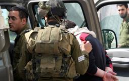 قوات الاحتلال تعتقل مواطنًا خلال عودته إلى غزة