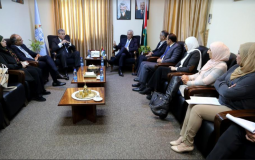 وزير التربية والتعليم مروان عورتاني خلال لقاء فريق البنك الدولي في فلسطين