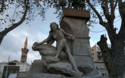 التمثال يعود إلى القرن التاسع عشر