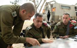 رئيس هيئة الأركان الإسرائيلي أفيف كوخافي (بالوسط)