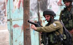 قوات الاحتلال تطلق النار على متظاهرين فلسطينيين