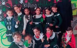 طالبات مدرسة طارق بن زياد بخان يونس ينفذن نشاط بعنوان"Stop killing children"