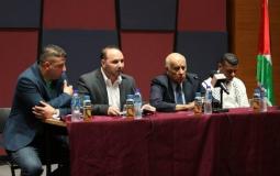 جبريل الرجوب أمين سر اللجنة المركزية لحركة فتح خلال اللقاء في جامعة النجاح