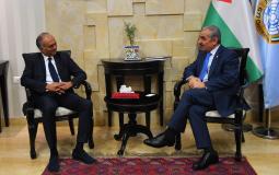 رئيس الوزراء محمد اشتية يلتقي المدير الجديد للبنك الدولي في فلسطين كانثان شانكار