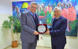  رئيس جامعة القدس يستقبل السفير السنغافوري تعزيزاً لسبل التعاون المشترك