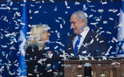 نتنياهو وزوجته سارة يحتفلان بالانتصار في الانتخابات الاسرائيلية