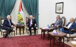 لقاء للرئيس عباس مع حنا ناصر -ارشيف-
