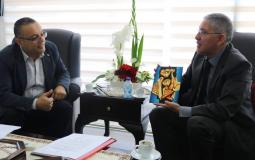 الوزير أبو سيف وسفير الأكوادور يبحثان آفاق التعاون المشترك
