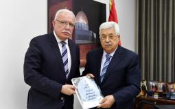 الرئيس أثناء تسلمه تقرير دولة فلسطين الأول لاتفاقية