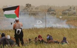 متظاهرون يشاركون في مسيرة العودة على حدود غزة - ارشيفية