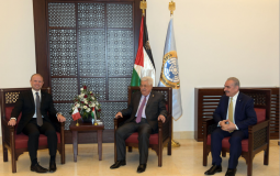 الرئيس محمود عباس، أثناء استقباله رئيس وزراء مالطا جوزيف موسكات