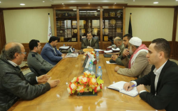  اجتماع موسع شارك فيه رئيس بلدية خان يونس علاء الدين البطة