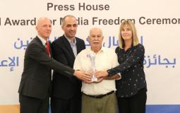 بيت الصحافة يمنح جائزته التقديرية للكُتَّاب للكاتب طلال عوكل