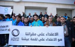 اعتصام سابق أمام مقر شركة الاتصالات الفلسطينية بمدينة غزة -أرشيف-