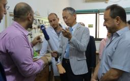 رئيس بلدية غزة يطلع السفير الياباني على آلية عمل مركز الأطراف