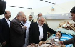 النائب الأول لرئيس المجلس التشريعي أحمد بحر خلال زيارته للمصابين