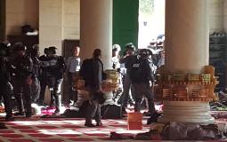 إصابات واعتقالات إثر اقتحام المستوطنين باحات المسجد الأقصى