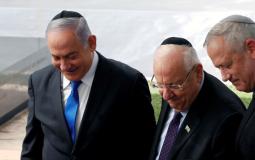 غانتس ونتنياهو مع الرئيس الإسرائيلي رؤوفين ريفلين -أرشيف-