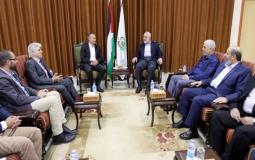 لقاء سابق بين نيكولاي ملادينوف منسق الأمم المتحدة الخاص لعملية السلام للشرق الاوسط واسماعيل هنية رئيس حركة حماس وقادة الحركة في غزة