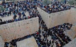 مصلون فلسطينيون في مصلى باب الرحمة 