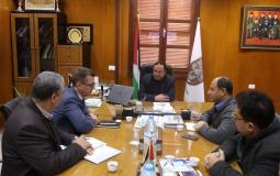 رئيس بلدية غزة يطلع مدير " أوتشا " على الأوضاع في المدينة