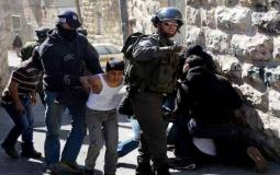 الاحتلال يعتقل طفلين من سلوان ويبعد حارسا عن الأقصى