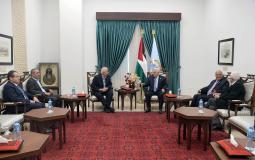 الرئيس محمود عباس، اثناء لقاء رئيس لجنة الانتخابات المركزية حنا ناصر