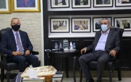  خلال لقاء حسين الشيخ عضو اللجنة المركزية لحركة فتح مع منسق الأمم المتحدة لعملية السلام نيكولاي ميلادينوف في رام الله اليوم