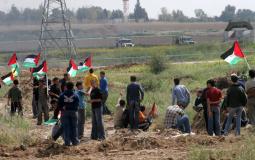 شُبان فلسطينيين على حدود قطاع غزة