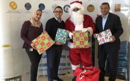 فندق في دبي يوزع هدايا عيد الميلاد لنشر البهجة في قلوب الأطفال المرضى