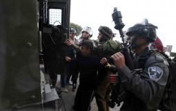 الاحتلال يعتقل ثلاثة مواطنين من بلدة العيسوية بينهم طفل