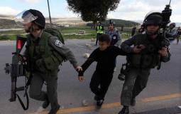 قوات الاحتلال تعتقل طفلا- أرشيفية
