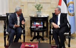 رئيس الوزراء محمد اشتية يستقبل سفير سنغافورة غير المقيم لدى فلسطين هوازي دايبي