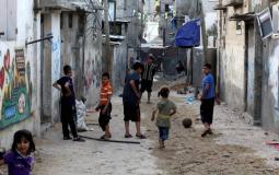 أطفال يعلبون في أحد أحياء مدينة غزة الفقيرة