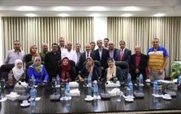 رئيس الوزراء يبحث مع الأخصائيين النفسيين دراسة حول العنف