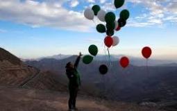 شاهد: رجل يطير على ارتفاع 8 آلاف متر بواسطة بالونات