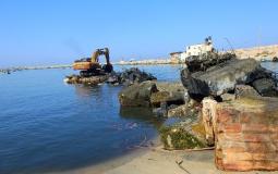 سلطة الموانئ البحرية تشرع بإزالة الصخور من حوض الميناء