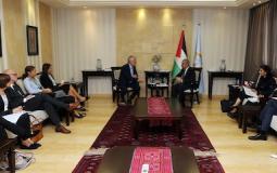اشتية يبحث مع وزير التعاون السويدي إمكانيات تلبية الأولويات التنموية الوطنية