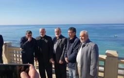 الوفد الأمني المصري وقيادة حماس على شاطئ بحر غزة