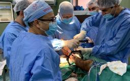 فريق جراحة العظام بمجمع الشفاء الطبي يجرى عمليات نوعية بالكسور المعقدة 