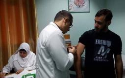 مستشفى الرنتيسى التخصصي يواصل حملة التطعيم  لطواقمه ضد مرض الحصبة