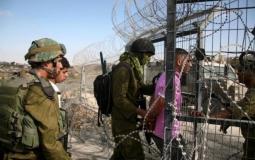 جيش الاحتلال الإسرائيلي يعتقل شُبان من غزة  - ارشيفية -